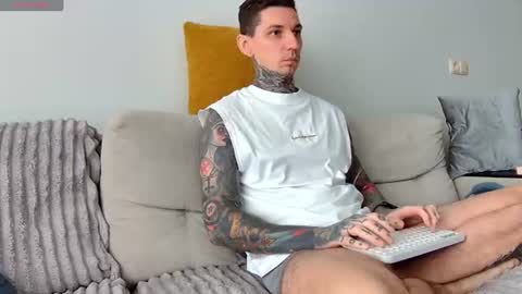 Snapshot of max_reaves chatting on 07-17-26, 06:42 online show from 07-17-26, 06:42