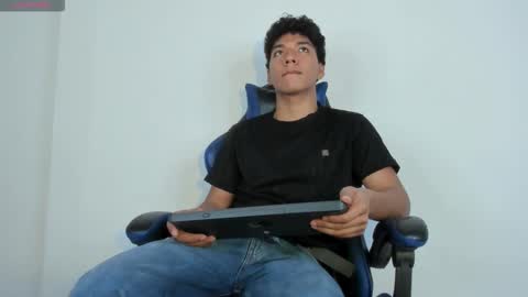 Maximiliano online show from 03-22-26, 07:39