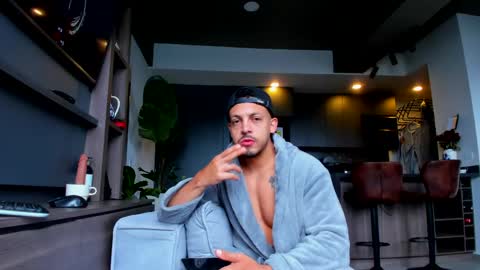 Snapshot of maximo_and_marcelo chatting on 06-05-26, 12:11 maximo_and_marcelo online show from 06-05-26, 12:11
