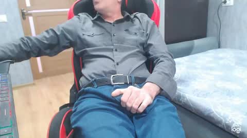 maximus3334 online show from 04-10-26, 11:48