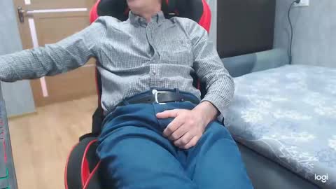 maximus3334 online show from 04-15-26, 11:28