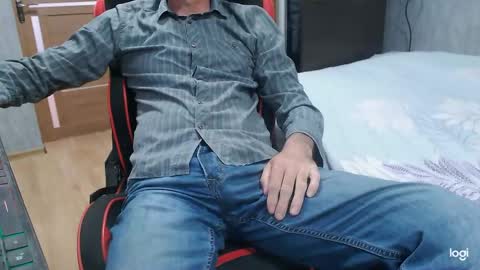 maximus3334 online show from 05-24-26, 07:57