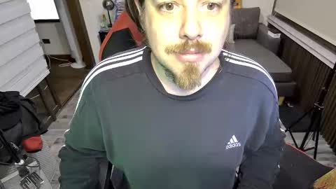 Snapshot of maxredz chatting on 11-16-25, 05:57 Max online show from 11-16-25, 05:57