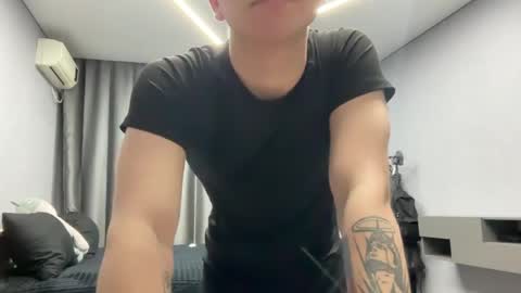 Snapshot of maxwoolf chatting on 04-18-26, 05:17 Max online show from 04-18-26, 05:17