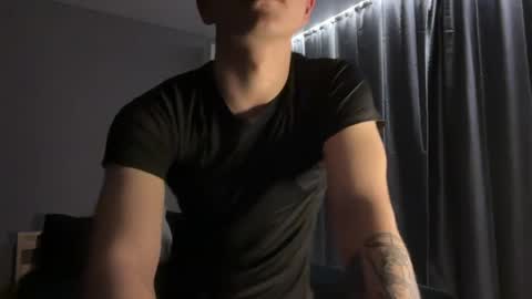 Snapshot of maxwoolf chatting on 04-19-26, 02:27 Max online show from 04-19-26, 02:27