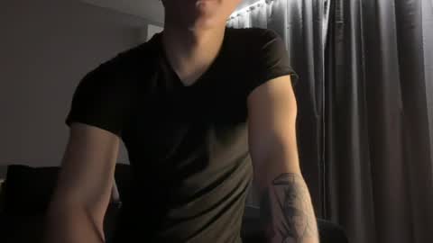 Snapshot of maxwoolf chatting on 04-19-26, 06:10 Max online show from 04-19-26, 06:10