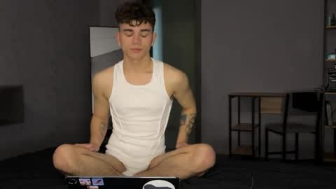 Snapshot of maxwoolf chatting on 05-02-26, 02:11 Max online show from 05-02-26, 02:11
