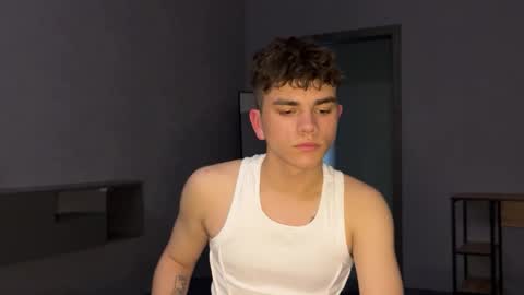 Snapshot of maxwoolf chatting on 05-07-26, 02:00 Max online show from 05-07-26, 02:00