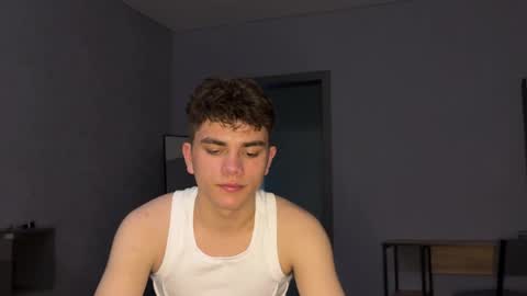 Snapshot of maxwoolf chatting on 05-09-26, 02:55 Max online show from 05-09-26, 02:55