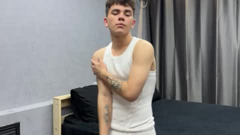 Snapshot of maxwoolf chatting on 05-14-26, 05:31 Max online show from 05-14-26, 05:31
