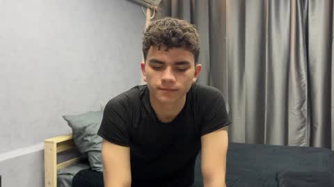 Snapshot of maxwoolf chatting on 05-17-26, 04:14 Max online show from 05-17-26, 04:14