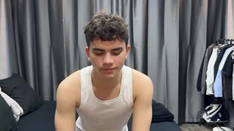 Snapshot of maxwoolf chatting on 05-21-26, 04:25 Max online show from 05-21-26, 04:25
