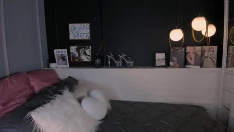 Snapshot of maya___muse chatting on 03-19-26, 01:59 Maya online show from 03-19-26, 01:59