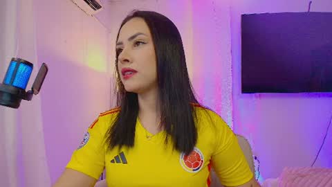 Snapshot of maya_blue_ chatting on 06-18-26, 04:02 Maya online show from 06-18-26, 04:02