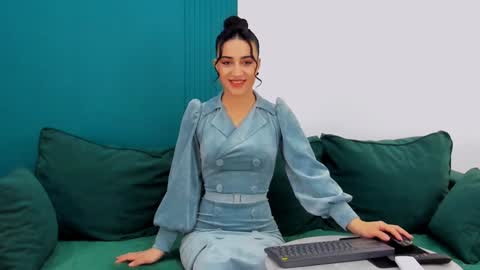 Maya online show from 02-08-25, 02:27