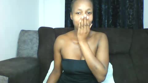 Snapshot of mayasmiley_ chatting on 07-17-26, 06:20 prettydoll online show from 07-17-26, 06:20