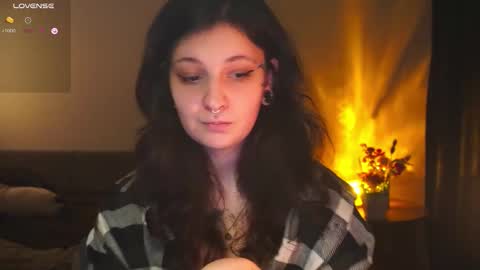 Snapshot of maymary_ chatting on 12-20-25, 06:31 Mary . online show from 12-20-25, 06:31