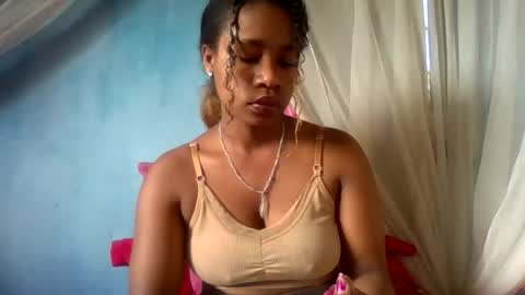 Snapshot of mayrah5 chatting on 06-16-26, 06:05 mayrah online show from 06-16-26, 06:05