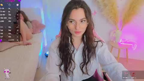 Snapshot of medina_andress chatting on 06-28-26, 10:05 Dina online show from 06-28-26, 10:05
