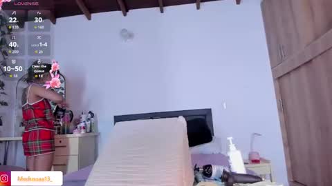 Snapshot of medussa13 chatting on 06-23-26, 01:20 medussa13 online show from 06-23-26, 01:20