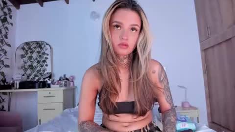 Snapshot of medussa13 chatting on 07-16-26, 01:06 medussa13 online show from 07-16-26, 01:06