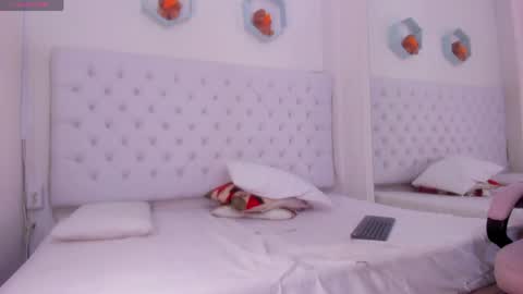 Snapshot of megan_hally chatting on 04-09-26, 11:43 Megan online show from 04-09-26, 11:43