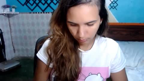 Snapshot of megan_little_ chatting on 04-22-26, 07:15 amanda online show from 04-22-26, 07:15