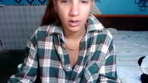 Snapshot of megan_little_ chatting on 05-17-26, 01:29 amanda online show from 05-17-26, 01:29