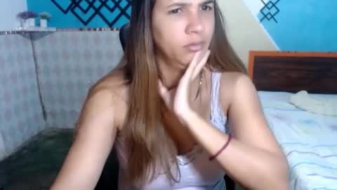 Snapshot of megan_little_ chatting on 06-10-26, 12:48 amanda online show from 06-10-26, 12:48