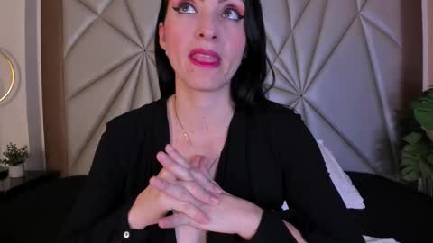 Megan Hofman online show from 11-29-25, 03:42