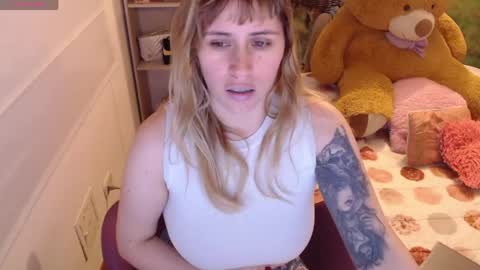 Snapshot of meganlk chatting on 04-21-26, 10:10 MEGAN online show from 04-21-26, 10:10