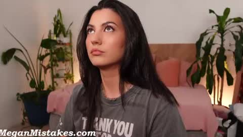Snapshot of meganmistakes chatting on 08-04-26, 11:40 Megan Mistakes online show from 08-04-26, 11:40