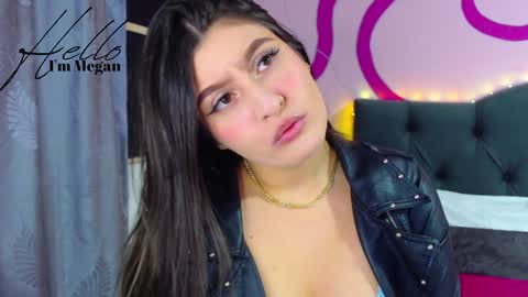 Snapshot of megann_abby chatting on 01-10-25, 06:42 Im Megan Please do not demand a show without first tiping Thank you online show from 01-10-25, 06:42