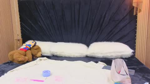 Megan online show from 04-27-26, 01:53