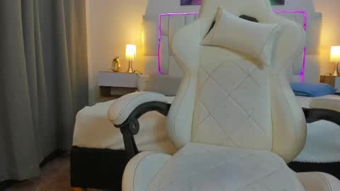 Snapshot of meganqueen2 chatting on 05-29-26, 12:47 Megan Queen online show from 05-29-26, 12:47