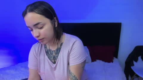 Snapshot of meily_oficial chatting on 05-11-26, 11:13 IG soymeily oficial online show from 05-11-26, 11:13