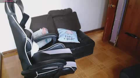 Snapshot of mel_raise chatting on 04-23-26, 10:34 mel raise online show from 04-23-26, 10:34