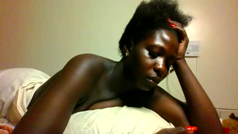 melanie_bae1 online show from 06-02-26, 03:19