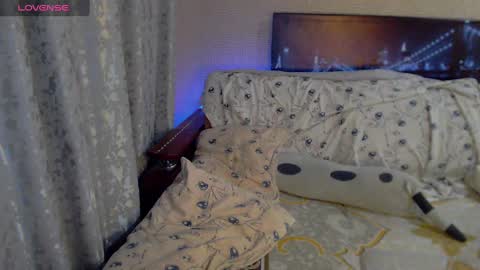 Snapshot of melaniemoor chatting on 12-18-24, 04:42 Melanie Milena online show from 12-18-24, 04:42