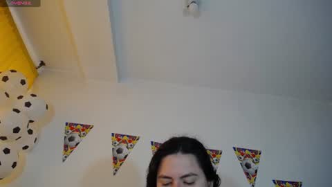 Snapshot of melanieparker20 chatting on 06-16-26, 01:14 Melanie Parker online show from 06-16-26, 01:14