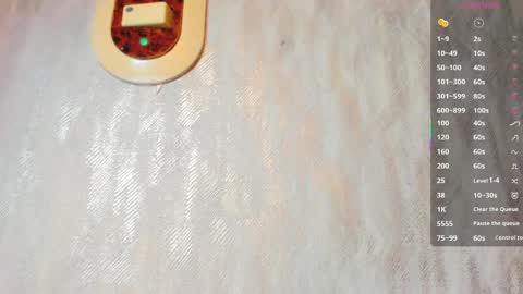 Snapshot of melanierioss_ chatting on 04-23-26, 01:35 online show from 04-23-26, 01:35
