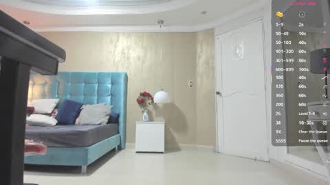 Snapshot of melanierioss_ chatting on 06-26-26, 01:04 online show from 06-26-26, 01:04