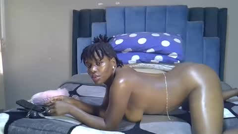 Snapshot of melanin_moon chatting on 03-02-26, 11:28 Moon online show from 03-02-26, 11:28