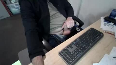 melbguy_075 online show from 05-27-26, 03:36
