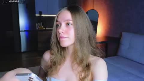 Melee Eva - Thumbs Up please  online show from 07-23-26, 07:17