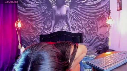 Mel online show from 03-31-26, 05:52