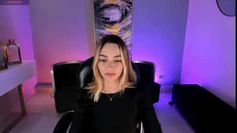 Snapshot of melissamoore_ chatting on 03-20-26, 03:11 Call me Meli online show from 03-20-26, 03:11