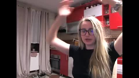 Melly online show from 02-13-26, 10:50