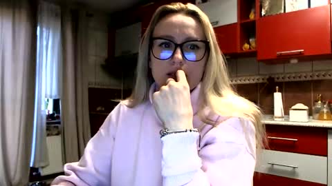 Melly online show from 03-13-26, 08:21