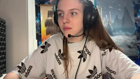 Hi Im Aria 18 years old online show from 04-17-26, 02:42
